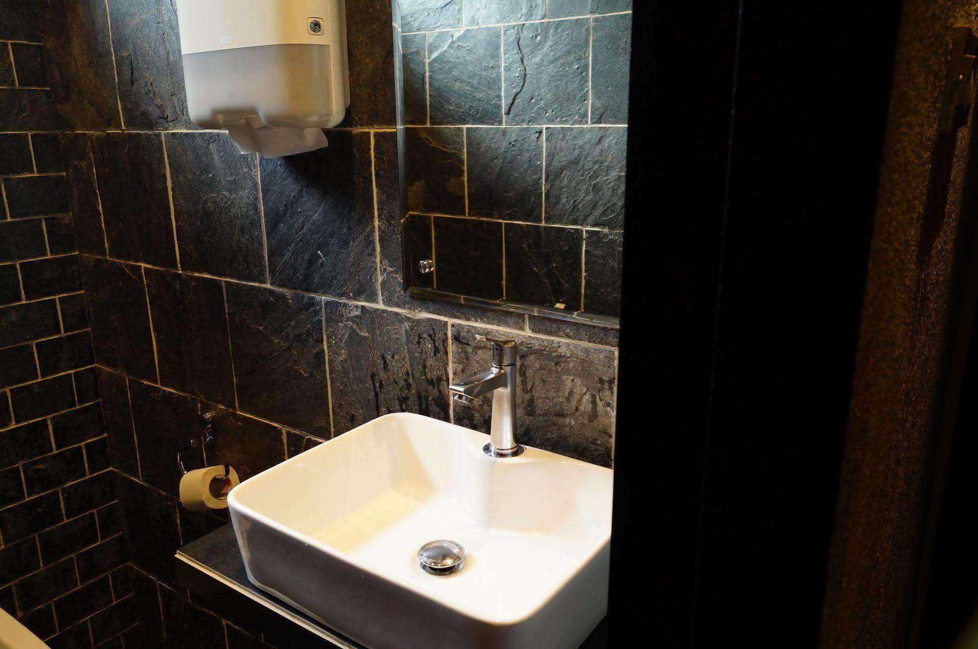 Hotel Kumkum Bombay Eksteriør billede